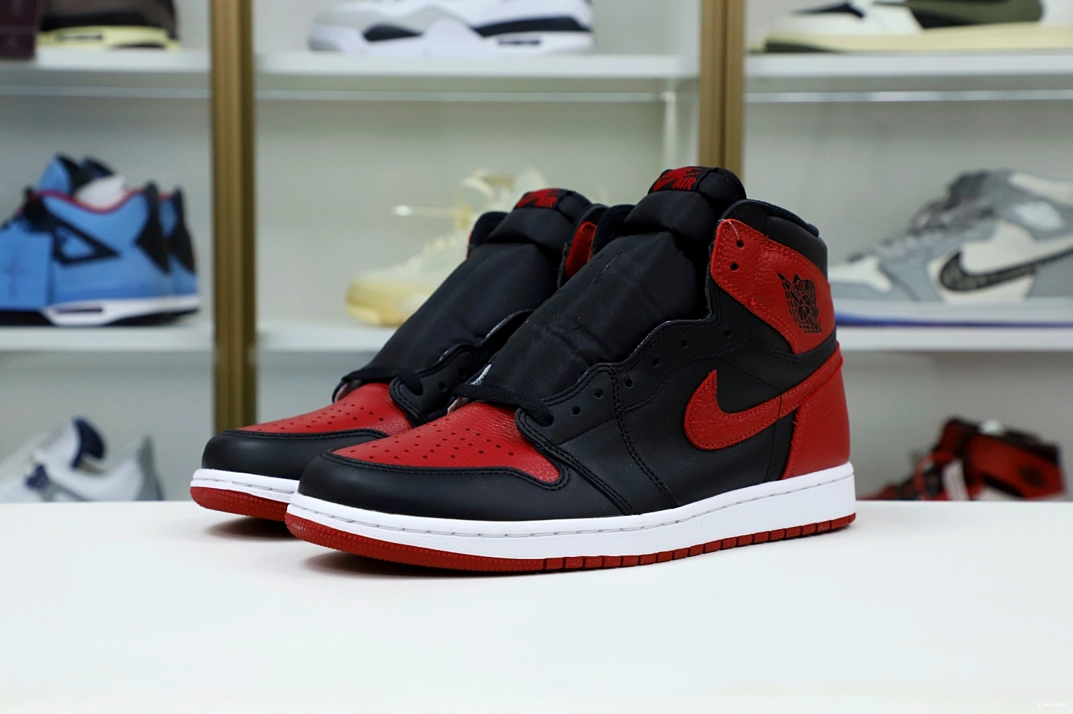 JORDAN HIGH RETRO AIR OG 1 'BRED' 1002